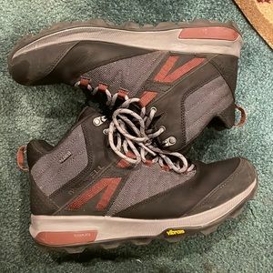 Size 10.5 Men's Zion Mid Waterproof